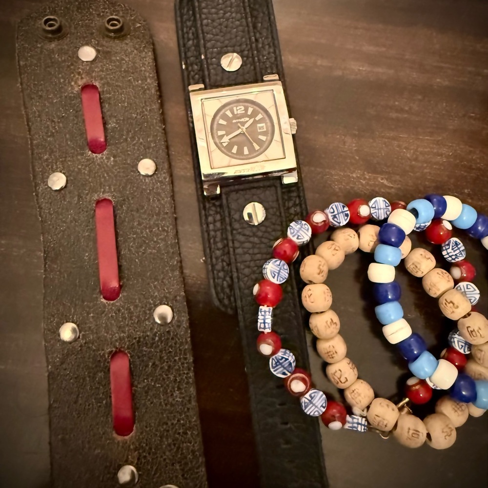 Black Leather Watch, leather snap bracelet & (3) Beaded Bracelets LOT #13